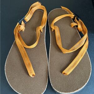 Earth runner sandals - NEW, never worn